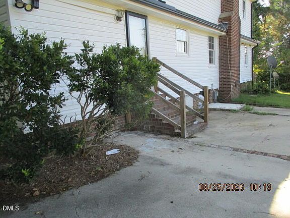 3rd image of 900 Mashie Ln