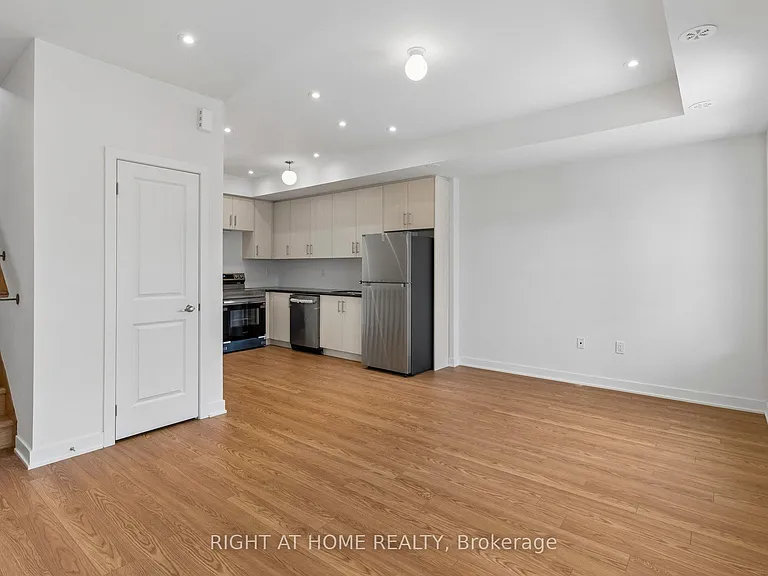 15100 Yonge St #206 — Photo 18