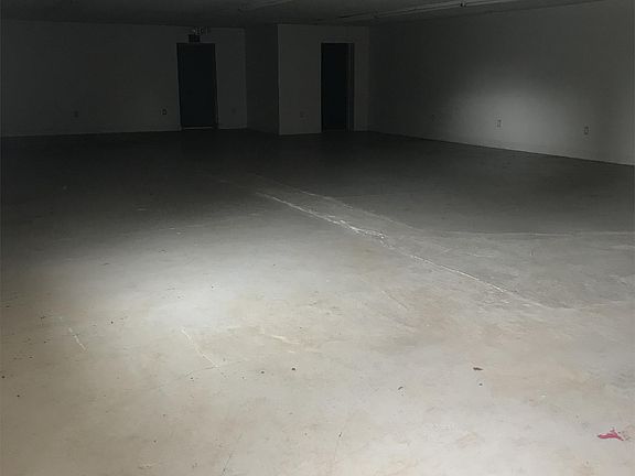Large 1900 sq. ft. area with bathrooms