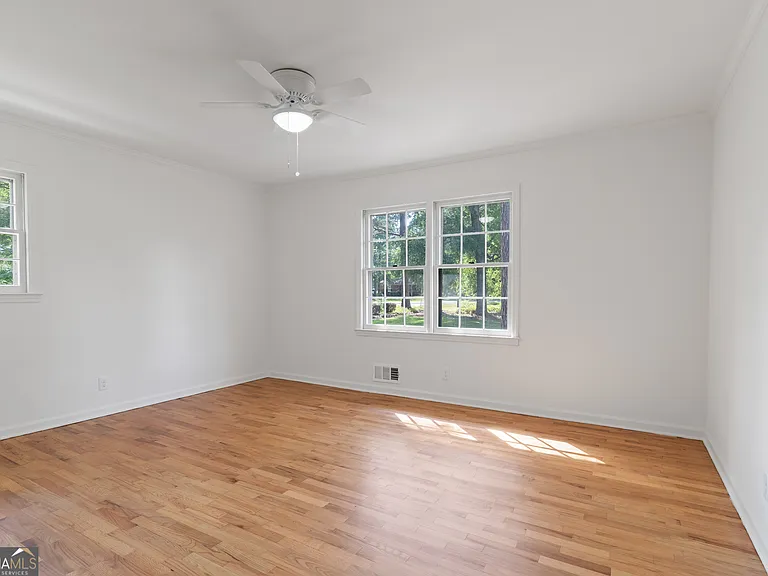 223 Brookwood Dr — Photo 33