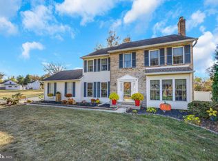 1602 Penn Oak Cir, Yardley, PA 19067