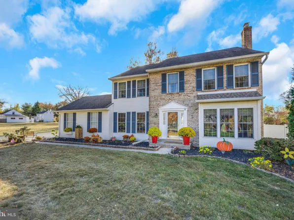 1602 Penn Oak Cir, Yardley, PA 19067