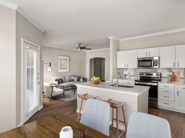692 Lake Carolyn Pkwy #128E