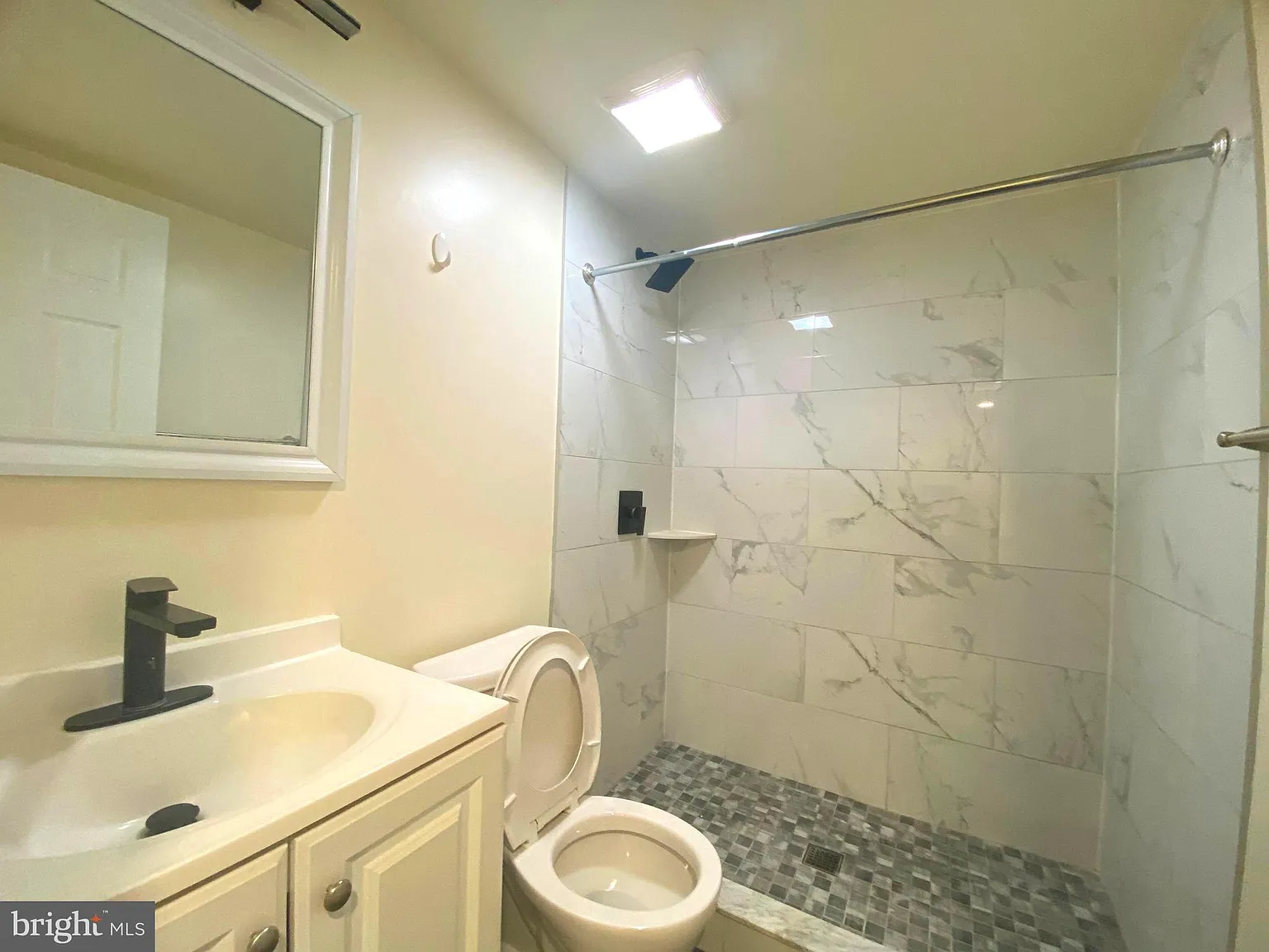 2 bed, 800 sqft, $1,500 — Photo 4