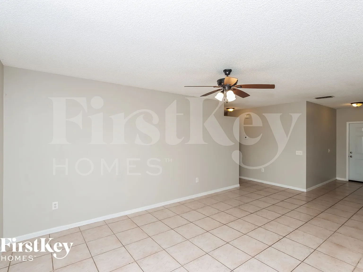 4 bed, 2.0 bath, 1400 sqft, $1,940 — Photo 4