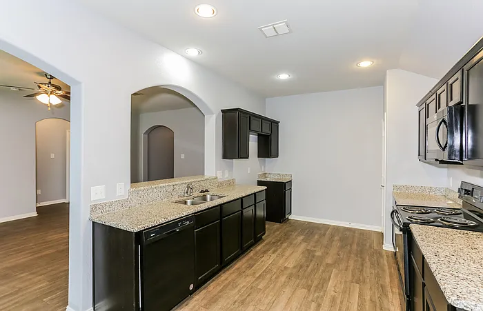 9021 Curacao Dr — Photo 7