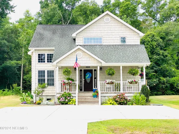 1068 Waccamaw Shores Road, Lake Waccamaw, NC 28450