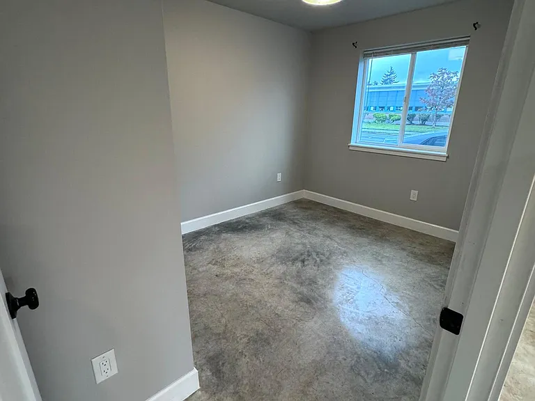 407 Long Ave — Photo 11