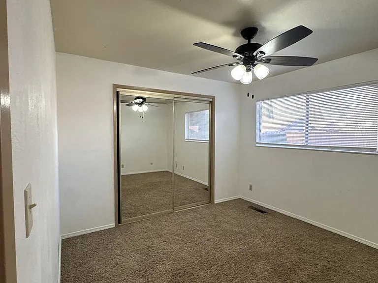 3504 W Cutler Ave — Photo 16
