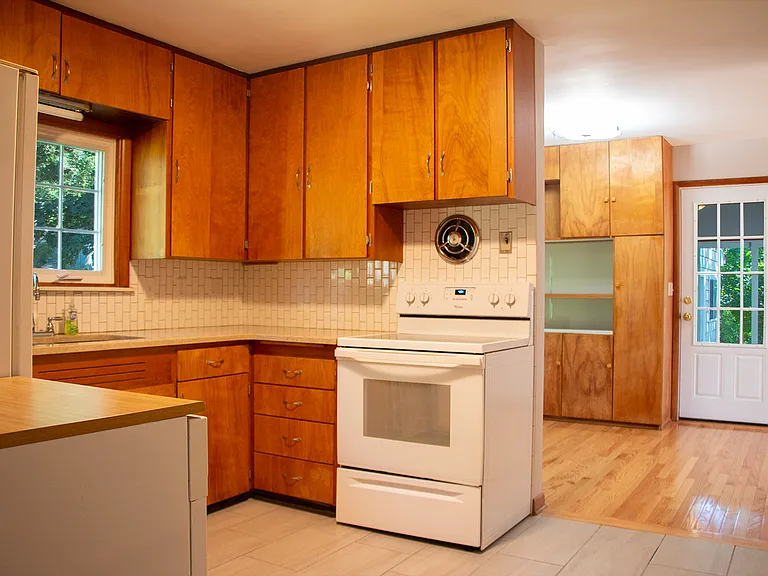 216 N Church St — Photo 7