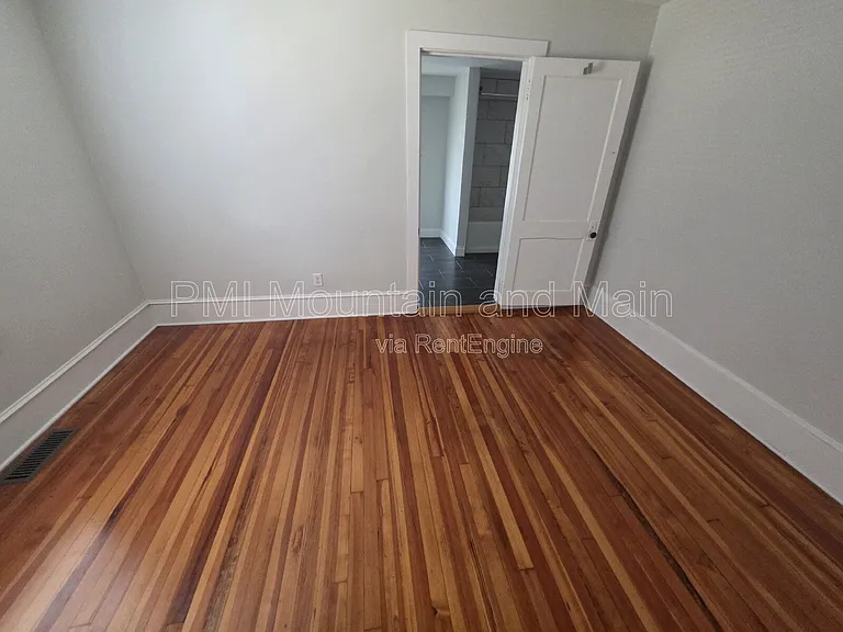 161 Logan Ave — Photo 26