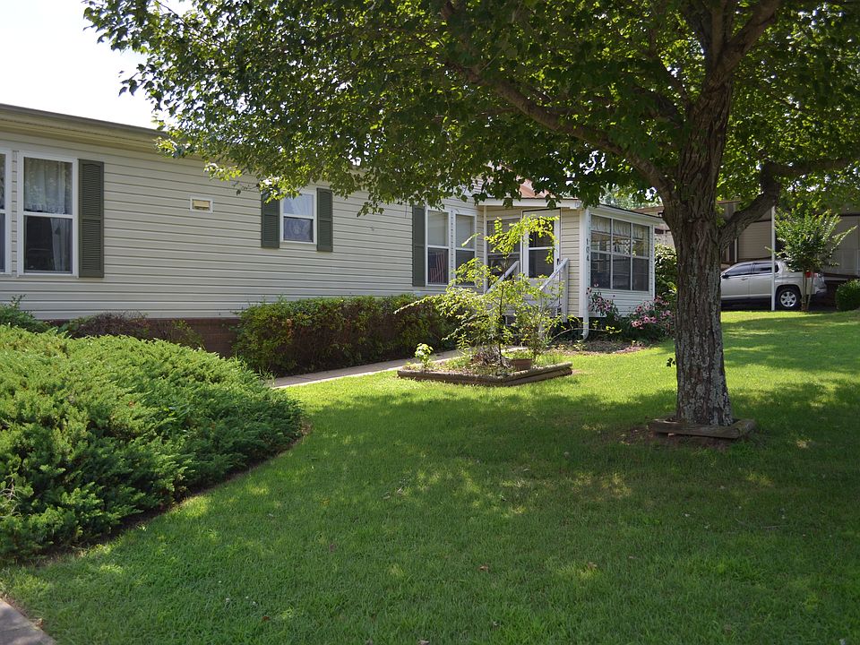 1st image of 104 Valiant St