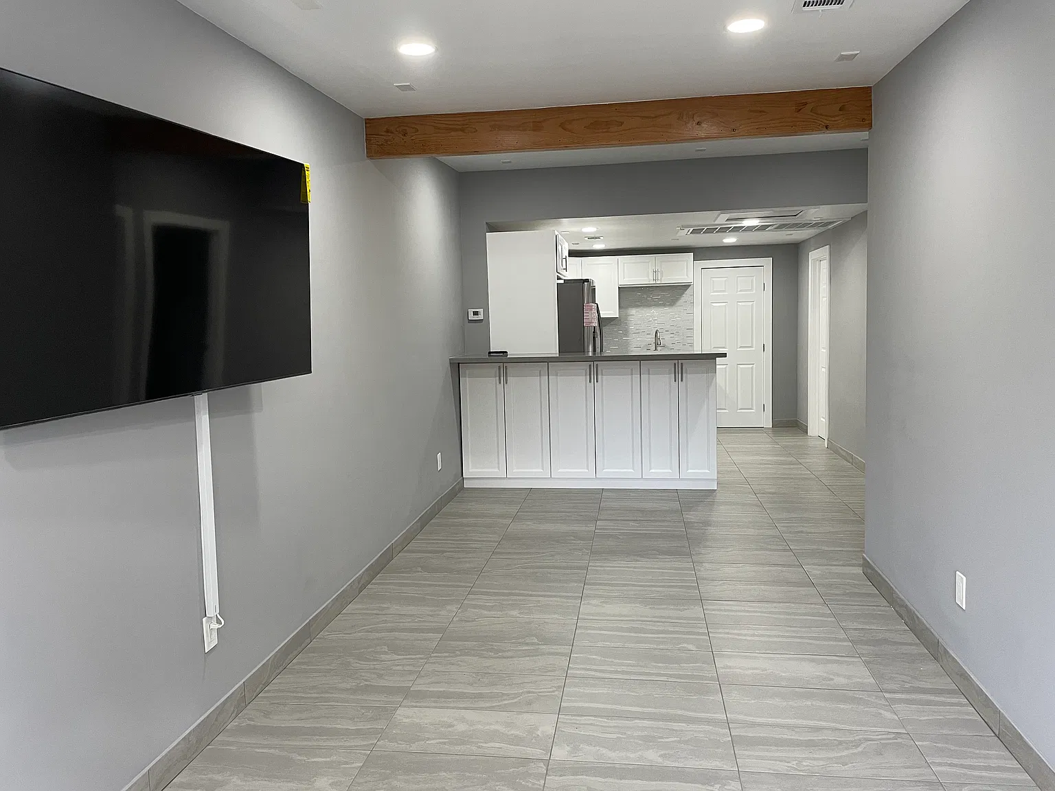 3 bed, 450 sqft, $3,350 — Photo 1
