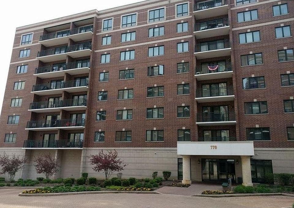 770 Pearson St Des Plaines IL Zillow