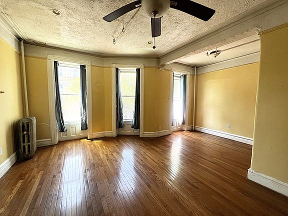 2nd image of 357 Halsey St #3F
