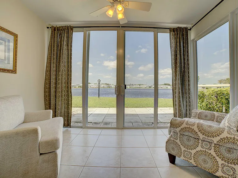 1801 Ocean Dr #110 — Photo 2