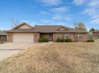 803 E 7th St, Grove, OK 74344
