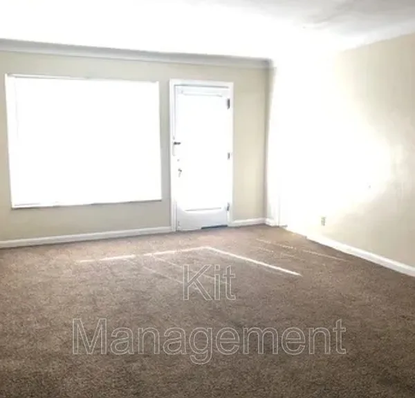 2535 W Bancroft St — Photo 2