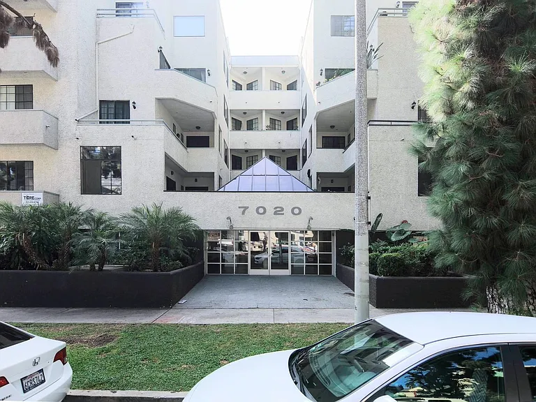 7020 Lanewood Ave, Los Angeles, CA 90028 — Photo 4