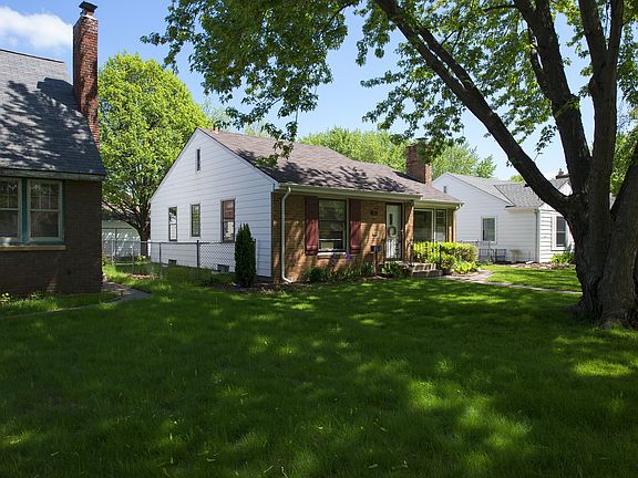 2nd image of 921 Hoyt Ave W