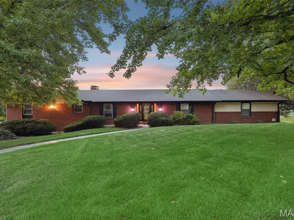 1707 Saint Andrews Dr, Shiloh, IL 62269