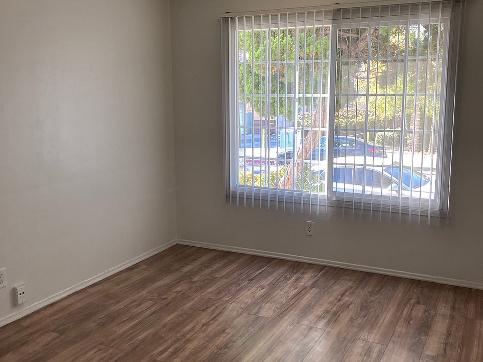 1st image of 134 N 6th St