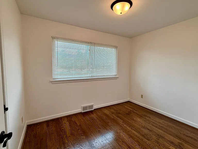 615 Loyola Dr — Photo 16