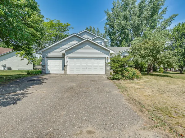 8780 Autumn Oaks Dr, Rockford, MN 55373