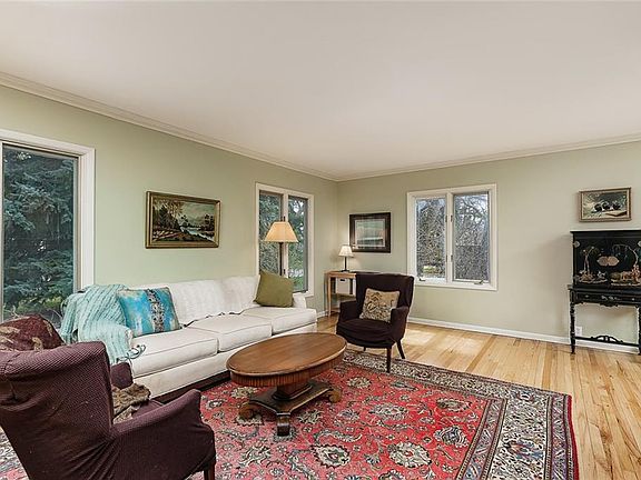 5th image of 2522 Irving Pl