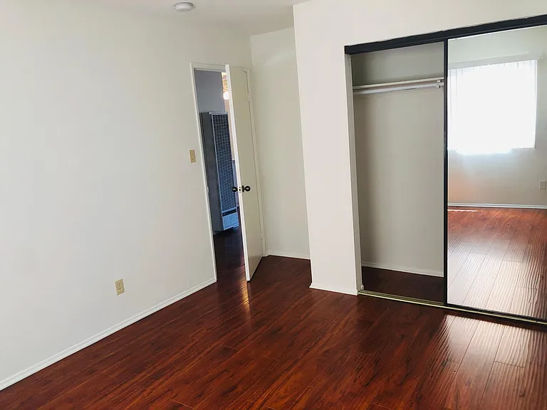 4942 Maplewood Ave #105 — Photo 8