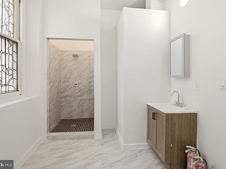 6012 Ridge Ave #5 — Photo 9