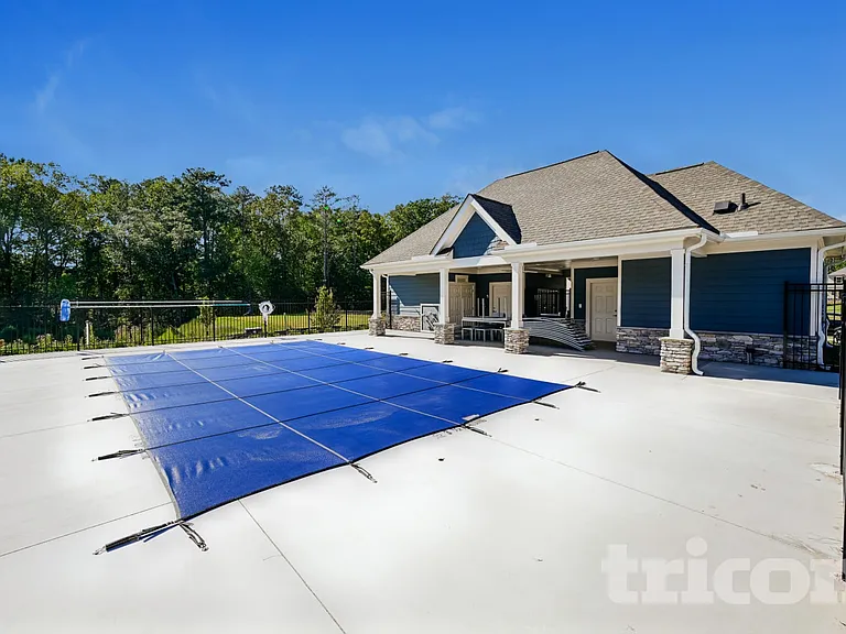 1940 Logan Ln — Photo 26