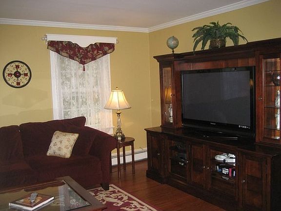 5th image of 10 Lakeside Ln
