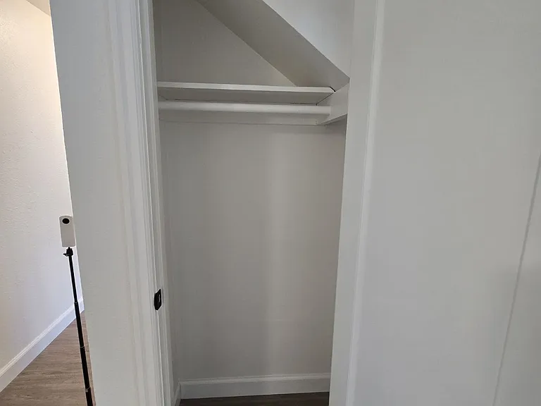 441 NE Winchester St — Photo 14