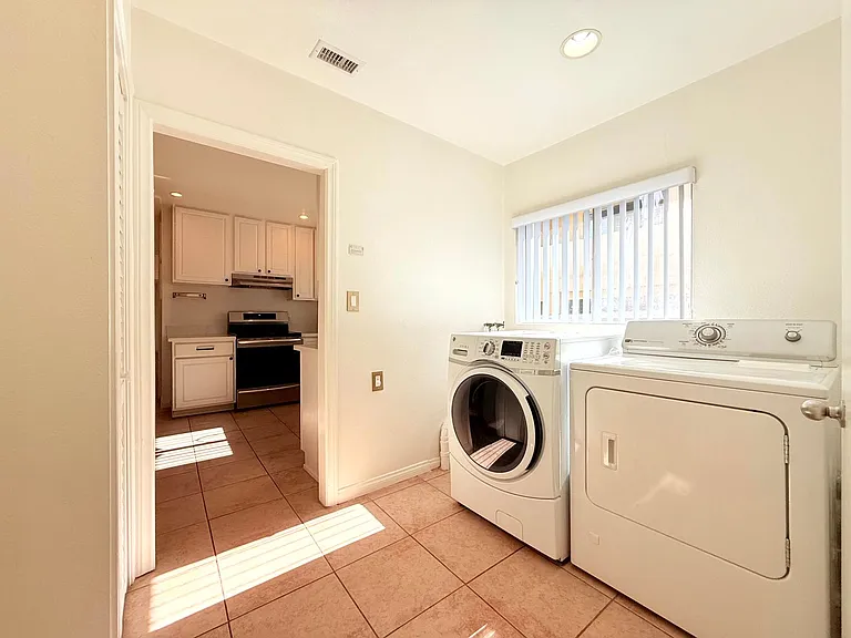 4447 Lockwood Ave — Photo 21
