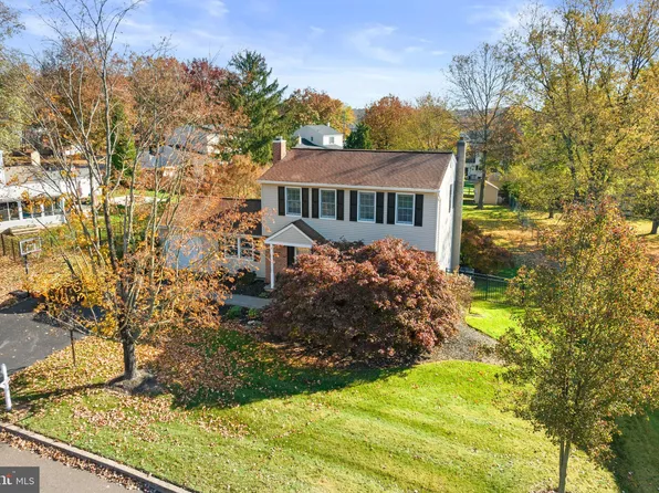 1669 Bishop Wood Blvd E, Harleysville, PA 19438