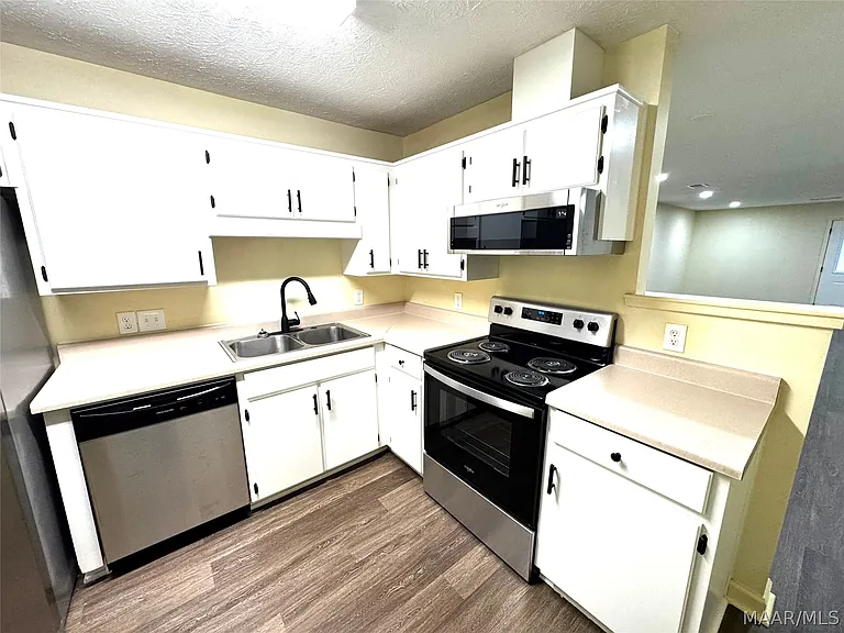 605 Blackberry Rd — Photo 4