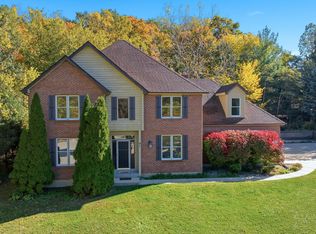 97 Crooked Creek Dr, Yorkville, IL 60560