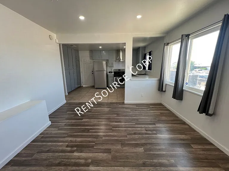222 E Virginia Way — Photo 6
