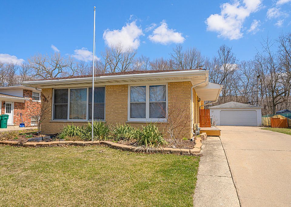 1st image of 812 Parkwood Dr