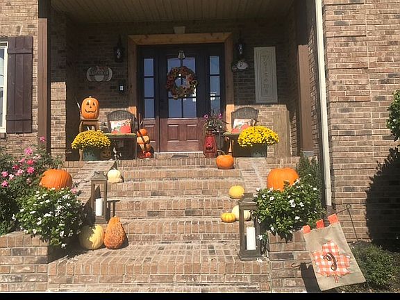 3rd image of 585 Bristol Ct