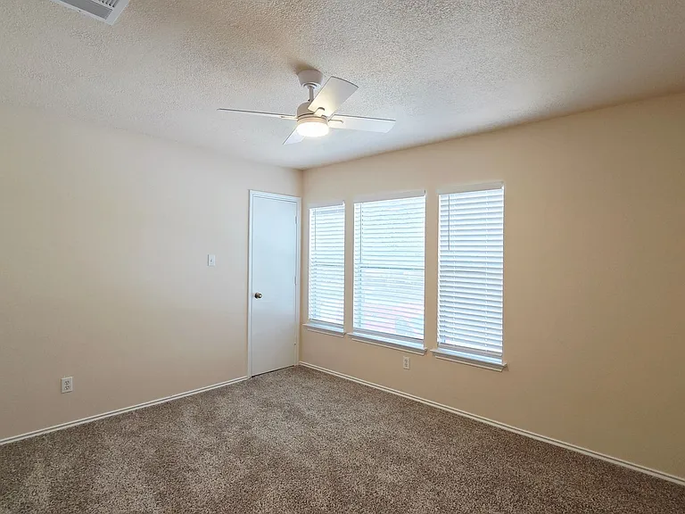 402 Empresario Dr — Photo 24