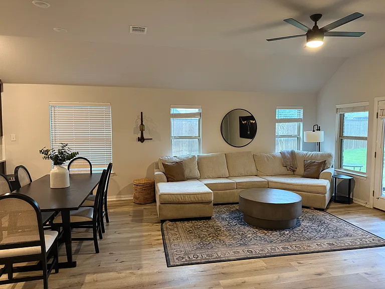 1072 Tara Ct — Photo 16