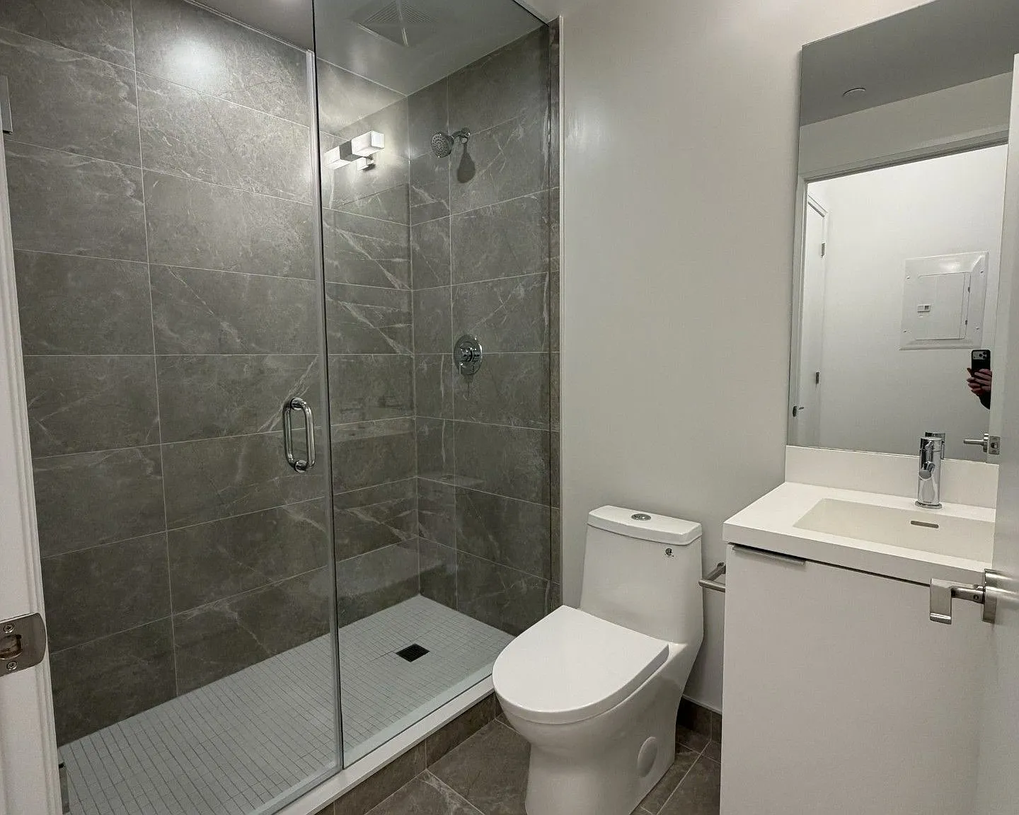 400 King West — Photo 3