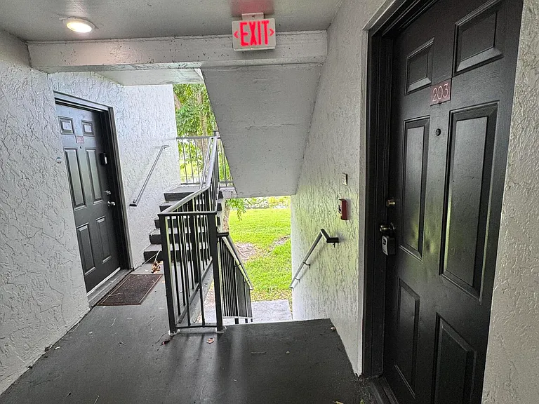 1167 N Benoist Farms Rd — Photo 12