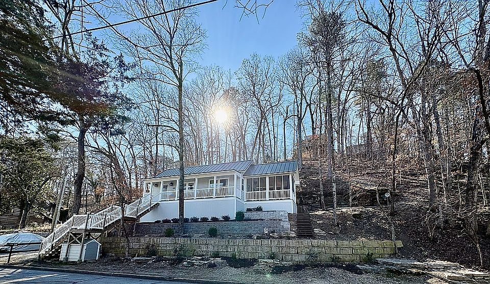 1st image of 320 Spring St
