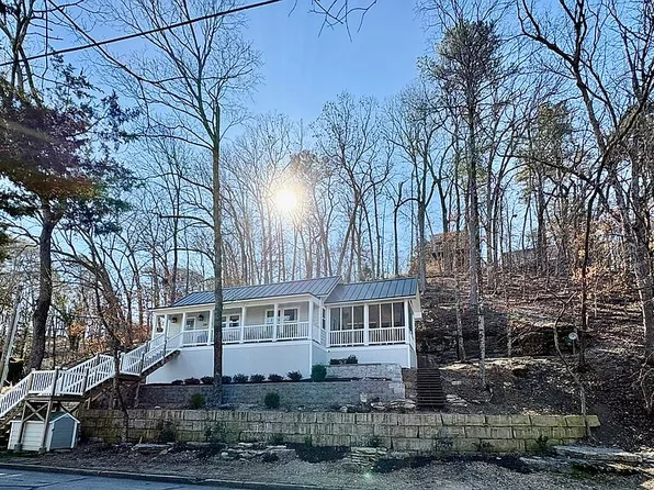 320 Spring St, Eureka Springs, AR 72632