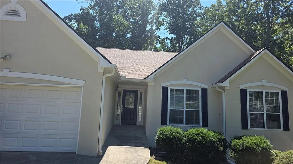 6 bed, 4.0 bath, 4017 sqft, $3,300 — Photo 2