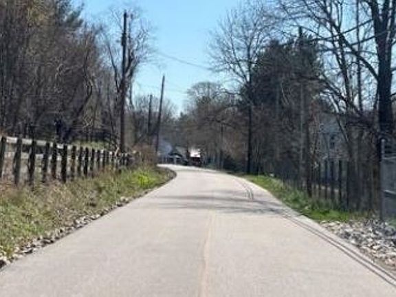 Exterior Neighborhood (street photo)