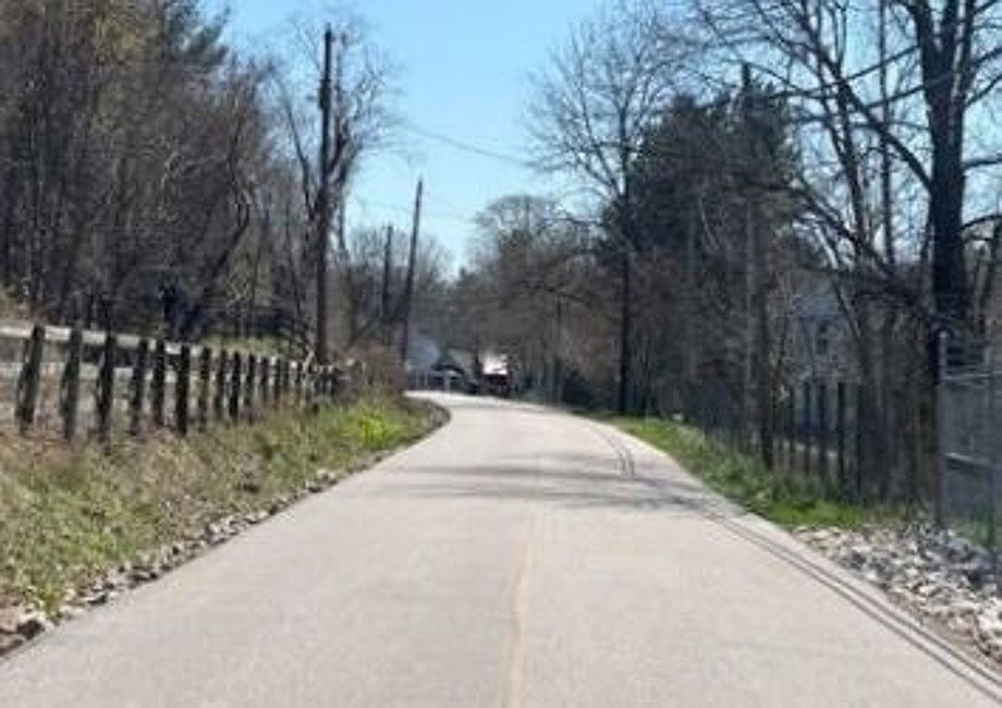 Exterior Neighborhood (street photo)